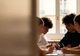 Students with diverse learning profiles working together in class – Galilée School Paris 16th